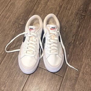 Nike Court Legacy Lift